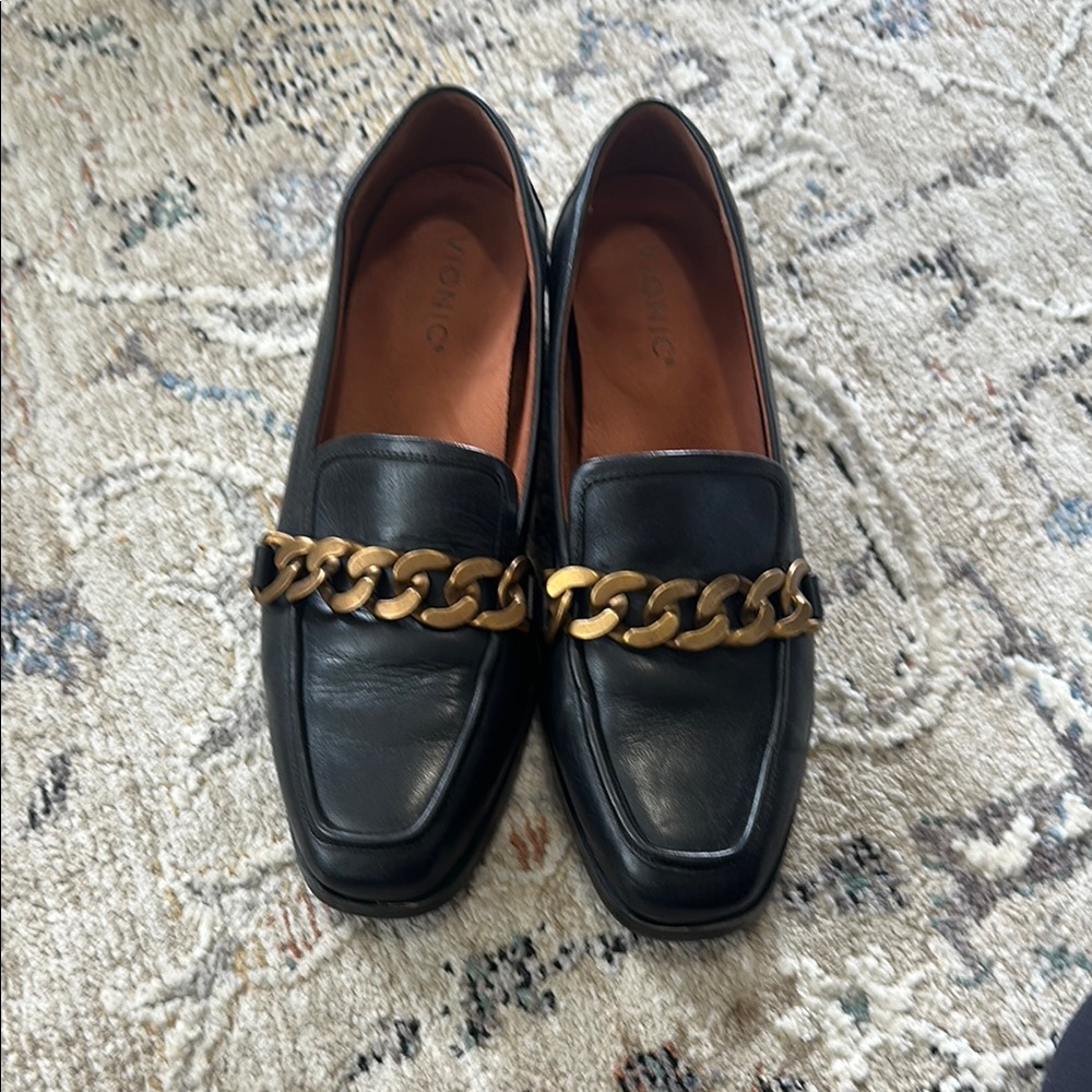 Vionic Black and Gold Chain Loafers